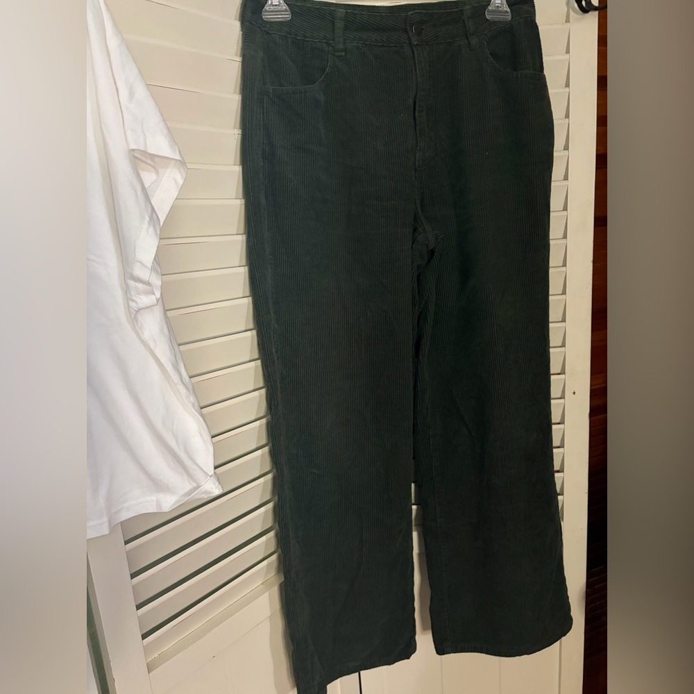 Two piece outfit including Sunday Edition corduroys and a NWT Hanes tee - Picture 3 of 3